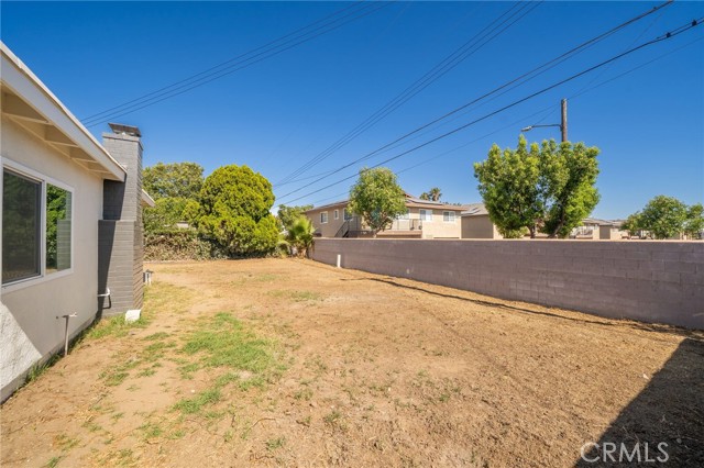 321 W Scott Street, Rialto CA: https://media.crmls.org/medias/861b2a3f-c110-420c-b1d9-211303c7e602.jpg