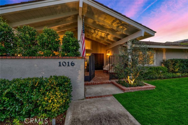 Detail Gallery Image 5 of 35 For 1016 Castlegate Ln, North Tustin,  CA 92705 - 5 Beds | 3/1 Baths