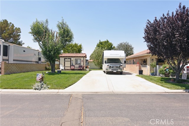 11614 Ridgemark Road, Apple Valley CA: https://media.crmls.org/medias/861bc726-8854-4d94-ac96-c0d123225a48.jpg