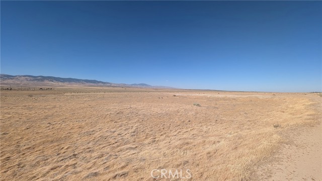 275 W Avenue B, Lancaster CA: https://media.crmls.org/medias/861ca5c8-b745-4b22-b190-a1020dfcc0e3.jpg