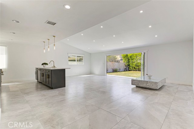 Detail Gallery Image 3 of 14 For 5515 Hermitage Ave, Valley Village,  CA 91607 - 3 Beds | 2 Baths