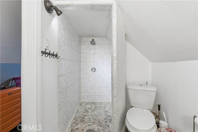 Detail Gallery Image 22 of 43 For 12232 Truesdale, Sun Valley,  CA 91352 - 5 Beds | 4 Baths