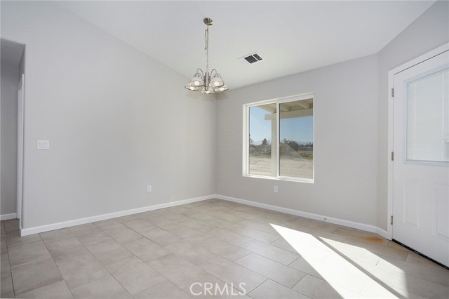 Detail Gallery Image 6 of 30 For 17796 Valencia St, Hesperia,  CA 92345 - 4 Beds | 2/1 Baths