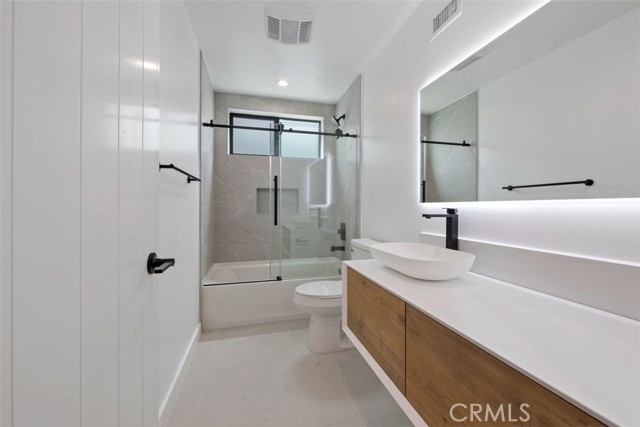 Detail Gallery Image 7 of 13 For 4812 Mascot St, Los Angeles,  CA 90019 - 3 Beds | 3 Baths