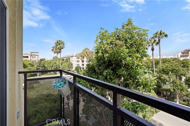 13200 Pacific Promenade, Playa Vista CA: https://media.crmls.org/medias/862245eb-edf5-43ce-8902-6a47360d7a08.jpg