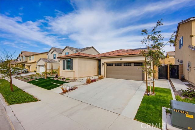 Detail Gallery Image 2 of 43 For 16746 Mistletoe, Fontana,  CA 92336 - 3 Beds | 2 Baths