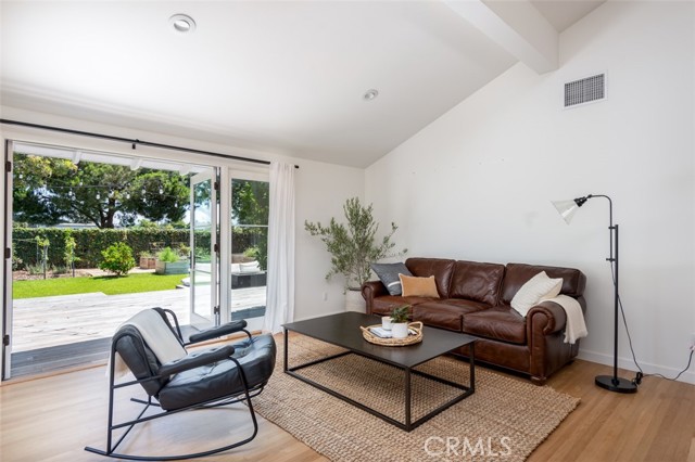 Detail Gallery Image 9 of 28 For 420 Cabrillo St, Costa Mesa,  CA 92627 - 3 Beds | 2 Baths