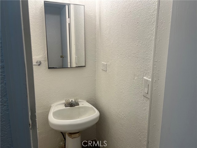 Detail Gallery Image 10 of 46 For 1020 W 24th St, Merced,  CA 95340 - 5 Beds | 1/1 Baths