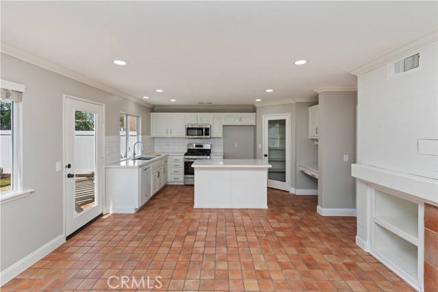 Detail Gallery Image 15 of 60 For 3348 Redport Dr, Corona,  CA 92881 - 4 Beds | 2/1 Baths