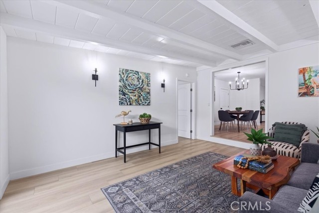 Detail Gallery Image 16 of 34 For 3825 Edgehill Dr, Los Angeles,  CA 90008 - 3 Beds | 2 Baths