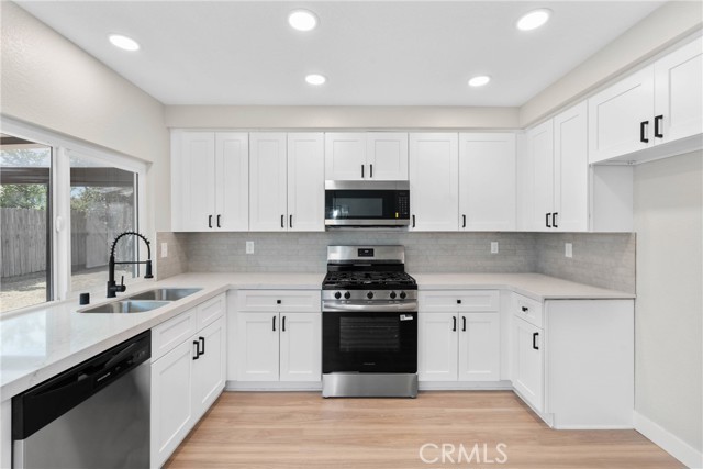 815 Pepperwood Street, Colton CA: https://media.crmls.org/medias/862408c3-c674-4913-95b1-074075cf60ca.jpg