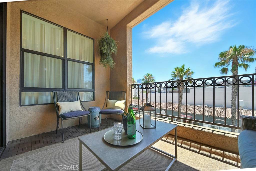 https://media.crmls.org/medias/8624cb2e-ab51-48a2-a2d1-aa47eba731c3.jpg?preset=X-Large