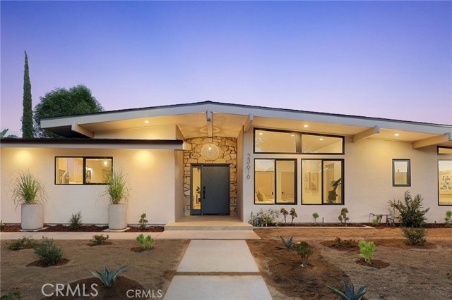 23616 Mariano Street, Woodland Hills CA: https://media.crmls.org/medias/862503f2-508d-4af4-b67d-145db8f5e2e3.jpg