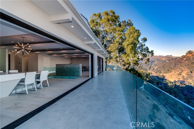 Detail Gallery Image 21 of 75 For 8401 Wyndham Rd, Hollywood Hills,  CA 90046 - 5 Beds | 6 Baths