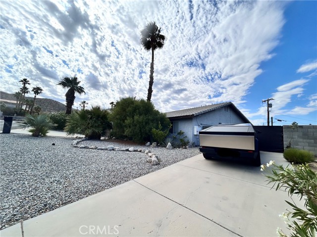 9830 Mesquite Avenue, Desert Hot Springs CA: https://media.crmls.org/medias/8625acc4-f3b4-4069-954c-cc87079e7229.jpg