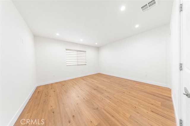 Detail Gallery Image 8 of 12 For 14727 Leadwell, Van Nuys,  CA 91405 - 3 Beds | 2/1 Baths