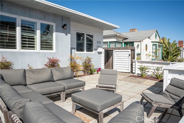 525 21st St, Manhattan Beach, California 90266, 3 Bedrooms Bedrooms, ,1 BathroomBathrooms,Residential,For Sale,21st St,SB25020966