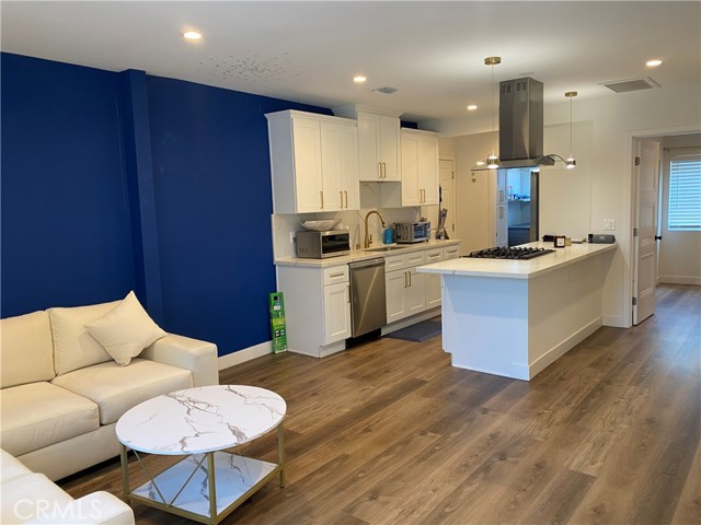 Detail Gallery Image 3 of 16 For 5024 Topanga Canyon Bld, Woodland Hills,  CA 91364 - 2 Beds | 2 Baths