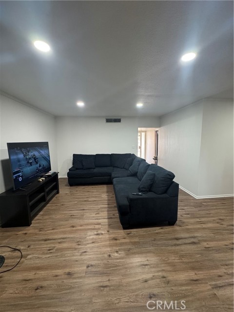 1004 Paloma Street, Bakersfield CA: https://media.crmls.org/medias/86280efc-fb5f-4c13-9f67-6f8cd89d2553.jpg