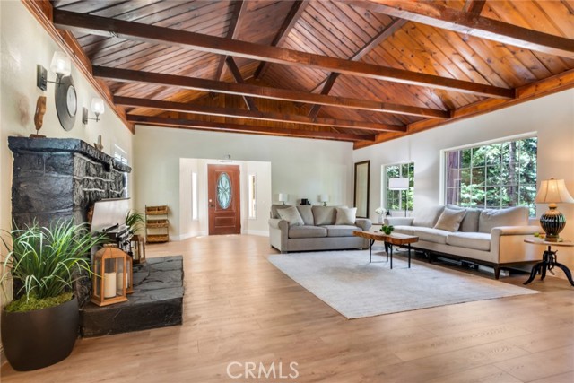 901 Ca-173, Lake Arrowhead CA: https://media.crmls.org/medias/862a04a6-a52b-40c4-be5f-1dea827209c0.jpg