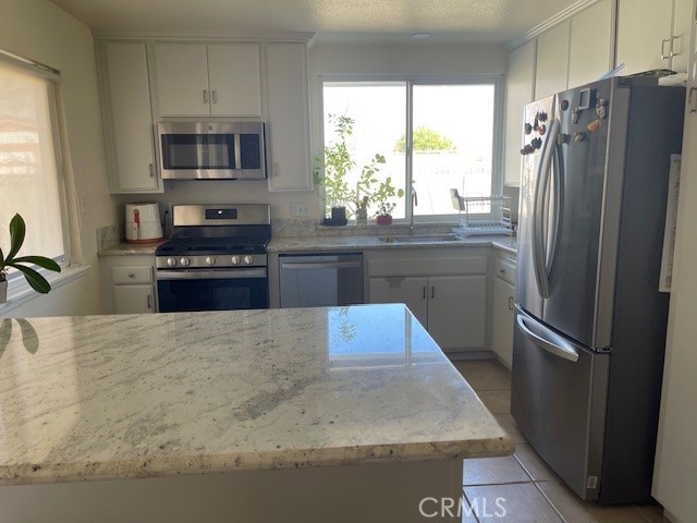 Detail Gallery Image 3 of 5 For 3143 Darkwood, Lancaster,  CA 93536 - 3 Beds | 2 Baths