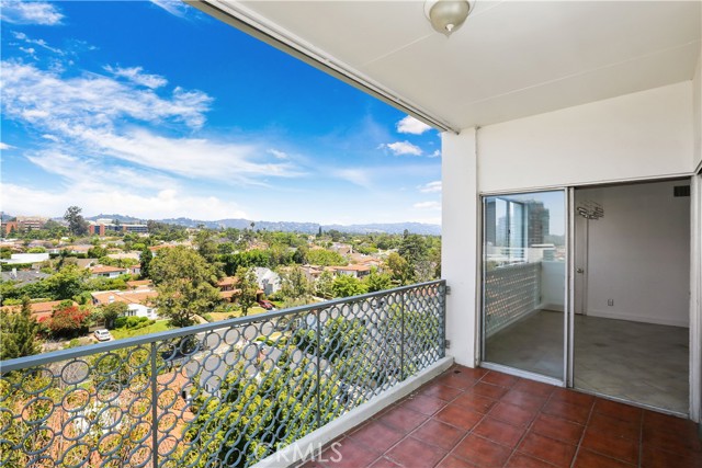 10787 Wilshire Boulevard # 804, Beverly Hills, California 90024, 3 Bedrooms Bedrooms, ,2 BathroomsBathrooms,Residential,For Sale,10787 Wilshire Boulevard # 804,CROC23098403