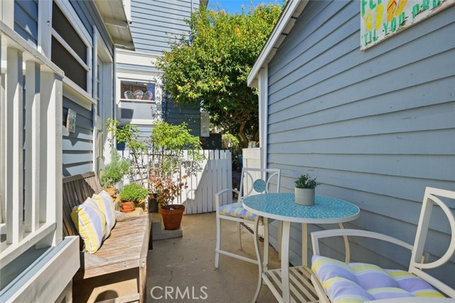 Detail Gallery Image 16 of 35 For 222 S Broadway, Redondo Beach,  CA 90277 - 2 Beds | 1 Baths