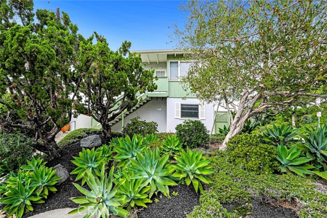 Detail Gallery Image 1 of 18 For 296 1/2 La Brea St, Laguna Beach,  CA 92651 - 1 Beds | 1 Baths