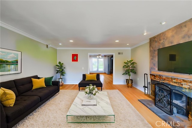 Detail Gallery Image 6 of 50 For 2401 E Avalon, Santa Ana,  CA 92705 - 5 Beds | 3 Baths