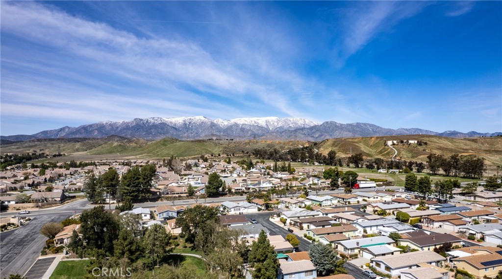 https://media.crmls.org/medias/862b0f92-9b58-4060-ad7d-67786d43815b.jpg?preset=X-Large