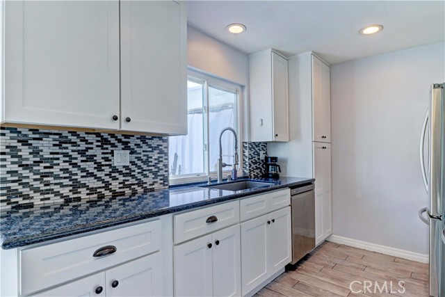 Detail Gallery Image 8 of 25 For 141 Yorktown Ln, Costa Mesa,  CA 92626 - 3 Beds | 2 Baths