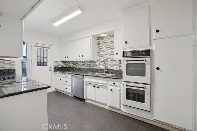 Detail Gallery Image 7 of 32 For 320 E Spruce, Inglewood,  CA 90301 - 2 Beds | 2 Baths