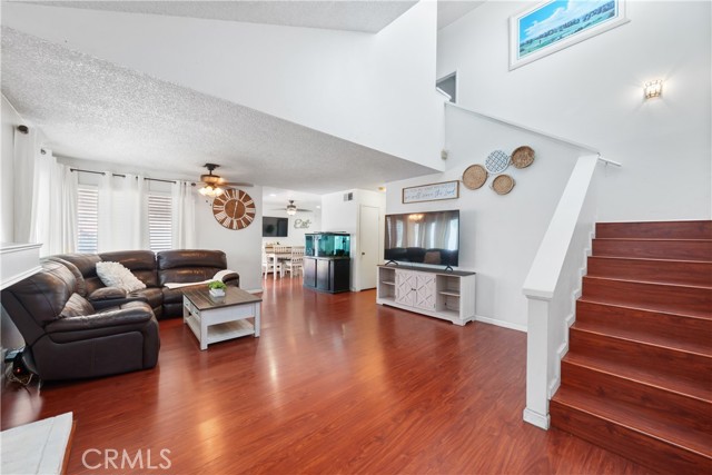 7980 Oleander Avenue, Fontana CA: https://media.crmls.org/medias/862c9e36-85fc-4596-ba7b-7d8c87da6433.jpg