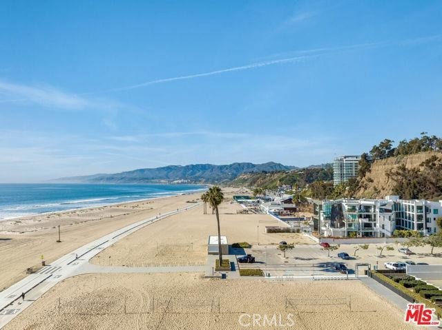 270 Palisades Beach Road, Santa Monica CA: https://media.crmls.org/medias/862d9dcb-2f37-4e0a-bd28-7e278bdd63b2.jpg