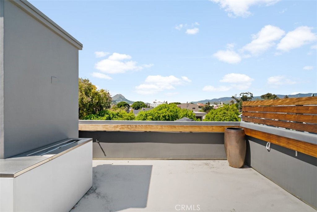 https://media.crmls.org/medias/862f3054-9e17-4d9d-9ba1-eabd2a6e9a94.jpg?preset=X-Large