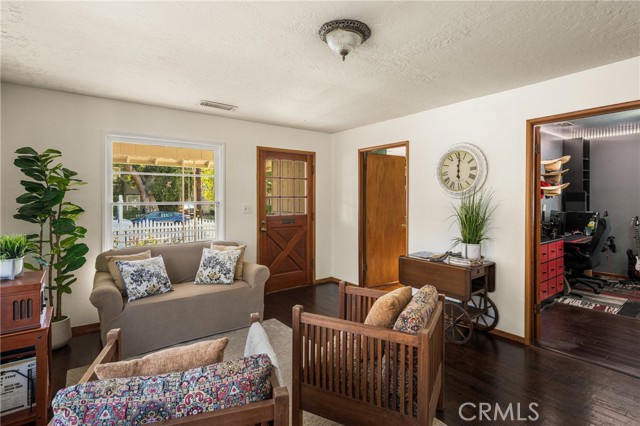 273 N Cleveland Street, Orange CA: https://media.crmls.org/medias/862f7c43-9fdf-43de-8786-652336e59926.jpg