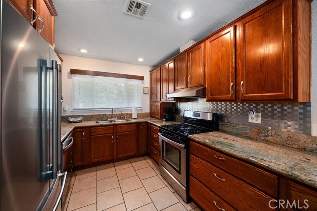 Detail Gallery Image 9 of 28 For 4088 Lively, Riverside,  CA 92505 - 4 Beds | 2 Baths