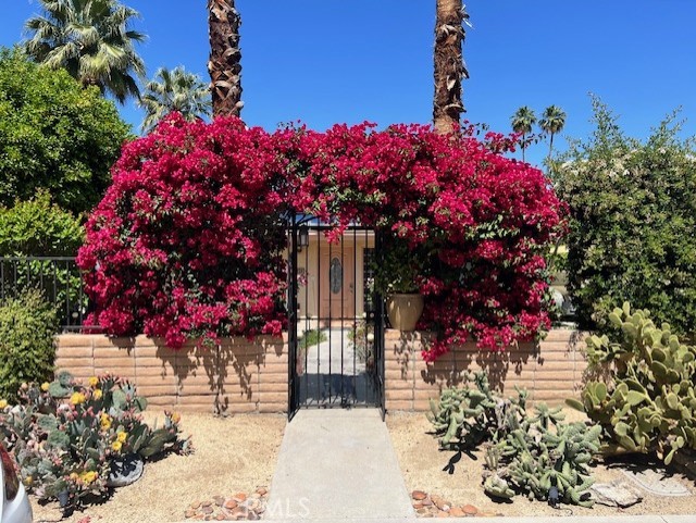 Detail Gallery Image 1 of 1 For 424 E Avenida Hokona, Palm Springs,  CA 92264 - 3 Beds | 2 Baths