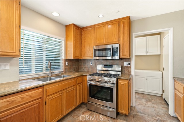 Detail Gallery Image 13 of 31 For 1573 Macintosh Dr, Riverside,  CA 92507 - 3 Beds | 2/1 Baths