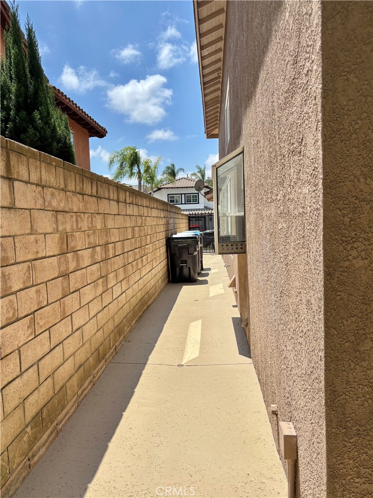 https://media.crmls.org/medias/863120bf-8e28-468a-9cff-1f86c3ebd5d8.jpg?preset=X-Large