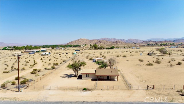 24254 Yucca Loma Road, Apple Valley CA: https://media.crmls.org/medias/86325e5c-e90c-4359-b62d-d17adfe7ca10.jpg