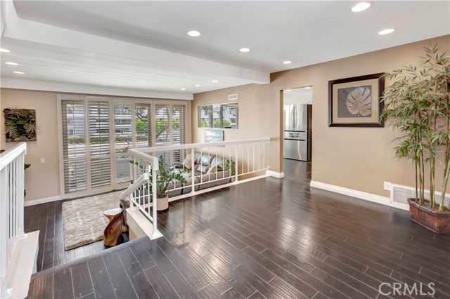 Detail Gallery Image 5 of 26 For 2 Escapade Ct, Newport Beach,  CA 92663 - 3 Beds | 3 Baths