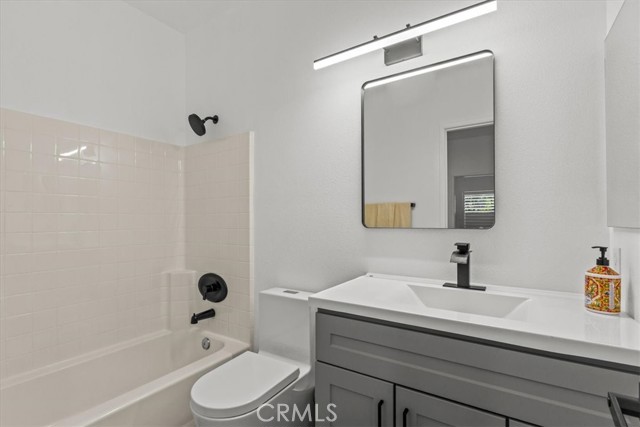 28 Albany, Ladera Ranch CA: https://media.crmls.org/medias/8633a63b-cc72-4cd4-8dd4-02f7217efbf4.jpg