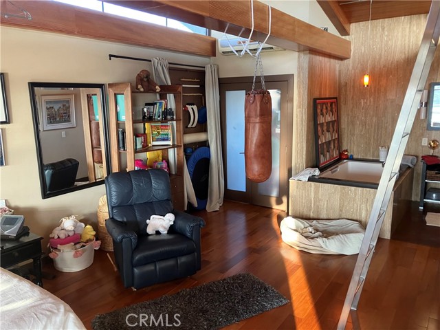 5327 Marina Pacifica N Drive, Long Beach CA: https://media.crmls.org/medias/8633bdf0-3324-4bf6-81e2-faf20792f001.jpg