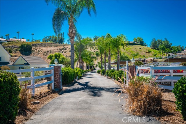 Detail Gallery Image 10 of 75 For 37550 Avenida La Cresta, Murrieta,  CA 92562 - 4 Beds | 2/1 Baths