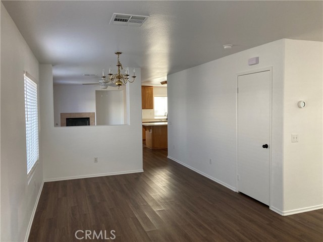 Detail Gallery Image 4 of 25 For 1600 Elmbridge Ln, Hemet,  CA 92545 - 3 Beds | 2/1 Baths