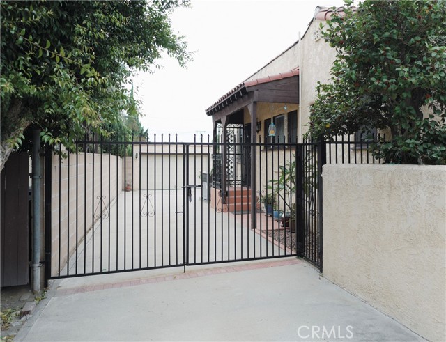 424 W 11th Street, Azusa CA: https://media.crmls.org/medias/86359331-2927-4f6a-9ed4-8da196e14bbb.jpg