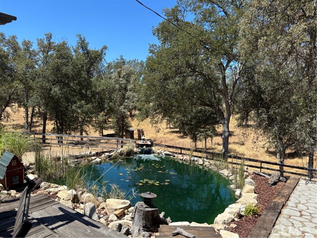 4060 Indian Peak Road, Mariposa CA: https://media.crmls.org/medias/8635cc35-3cb0-4a16-b941-f5ded1c6f6b9.jpg