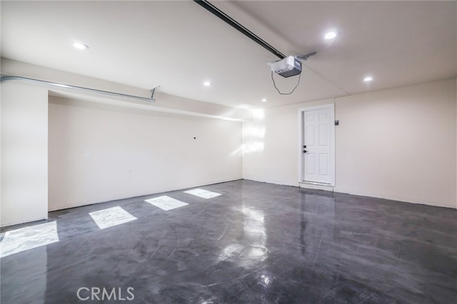 9425 Gierson Avenue, Chatsworth CA: https://media.crmls.org/medias/8635ebfd-6845-452f-9812-94b60c12557c.jpg