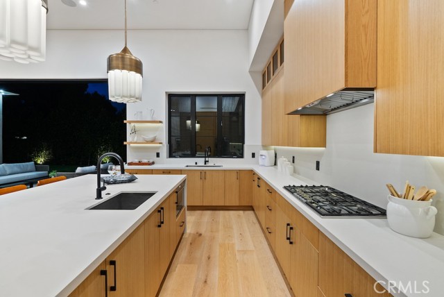 5727 Cahill Avenue, Tarzana CA: https://media.crmls.org/medias/863606aa-6a95-4615-8f04-5ec47286a2b0.jpg